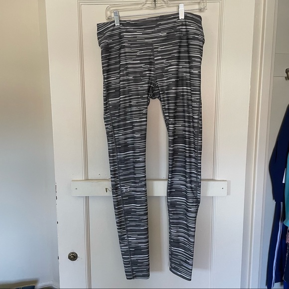 Under Armour HeatGear Compression Striped Womens Leggings - size L - NWOT - Picture 5 of 10